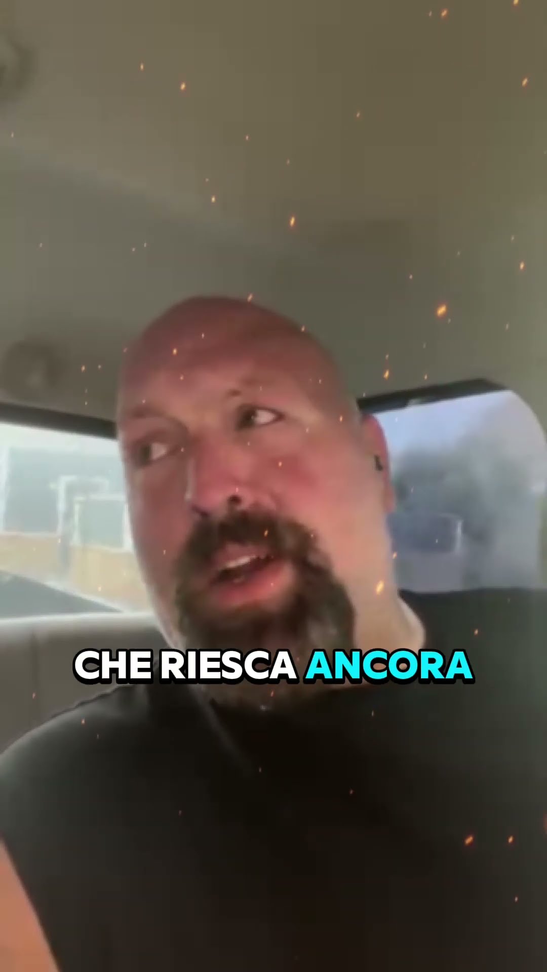 Big Show nella copertina dello short di Tony Wrestling sulle sue gambe