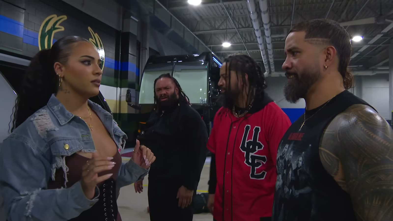 Jaida Parker faccia a faccia con la Bloodline nel backstage di Raw