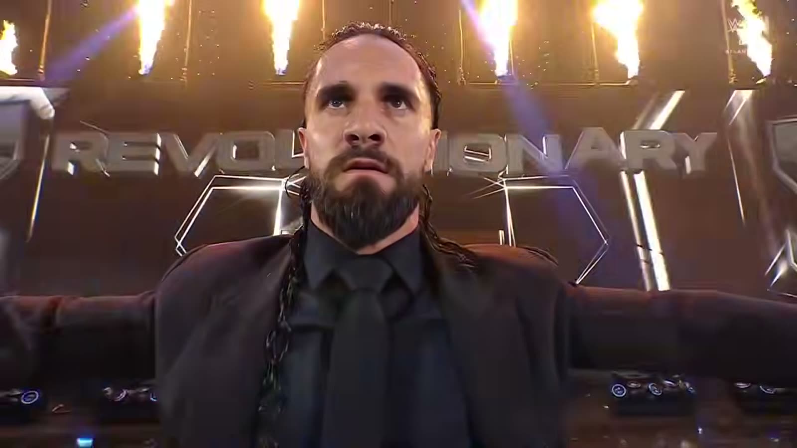 Seth Rollins durante la sua entrata a Raw nel 2026